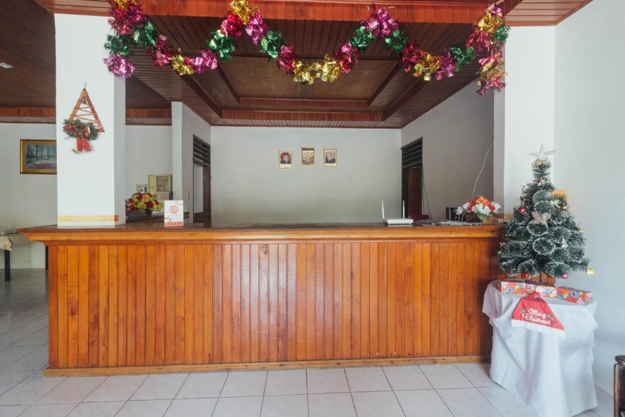 Oyo 1688 Collin Beach Hotel Ambon Exteriör bild