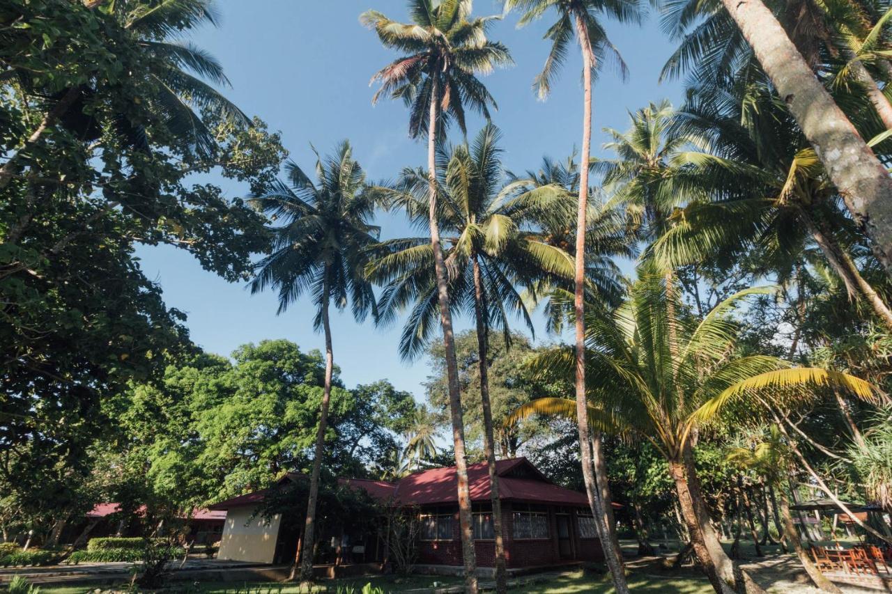 Oyo 1688 Collin Beach Hotel Ambon Exteriör bild