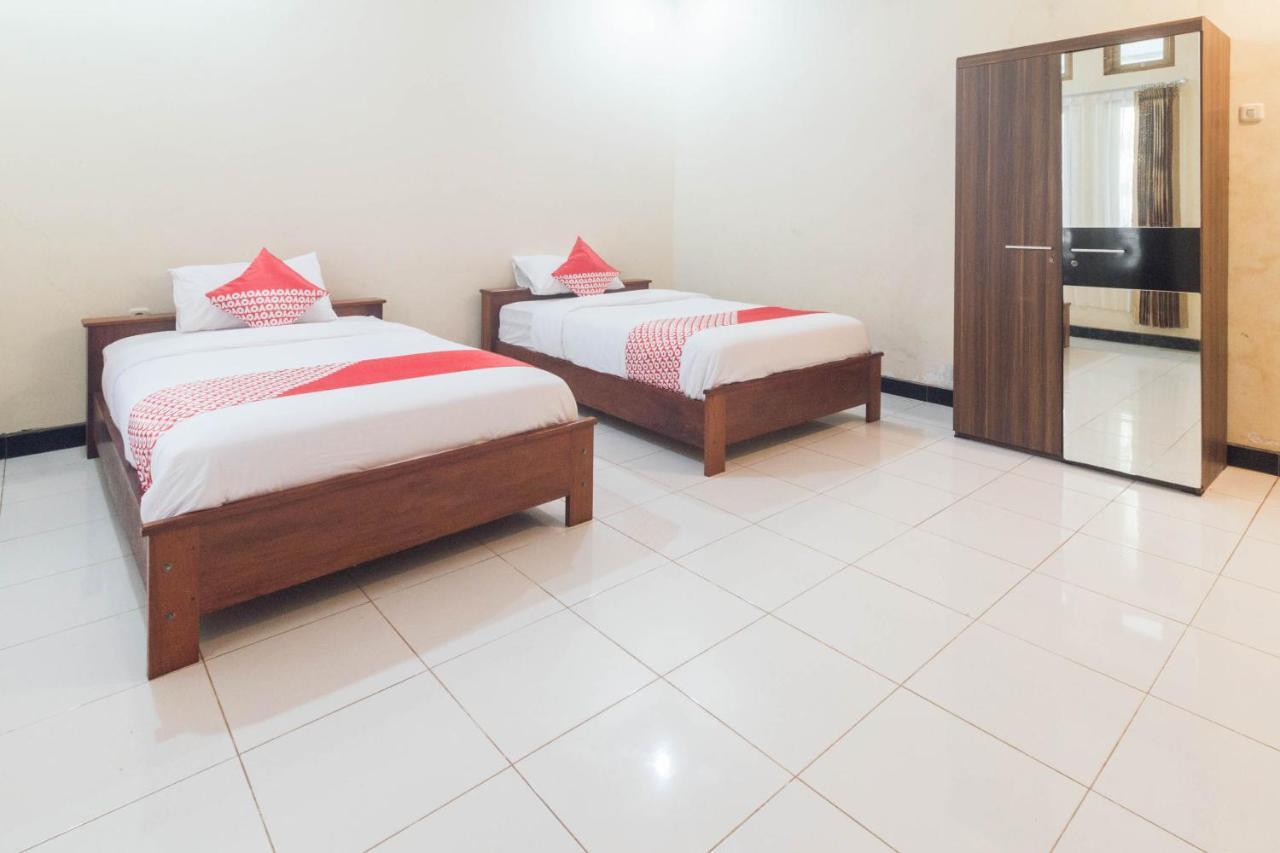 Oyo 1688 Collin Beach Hotel Ambon Exteriör bild