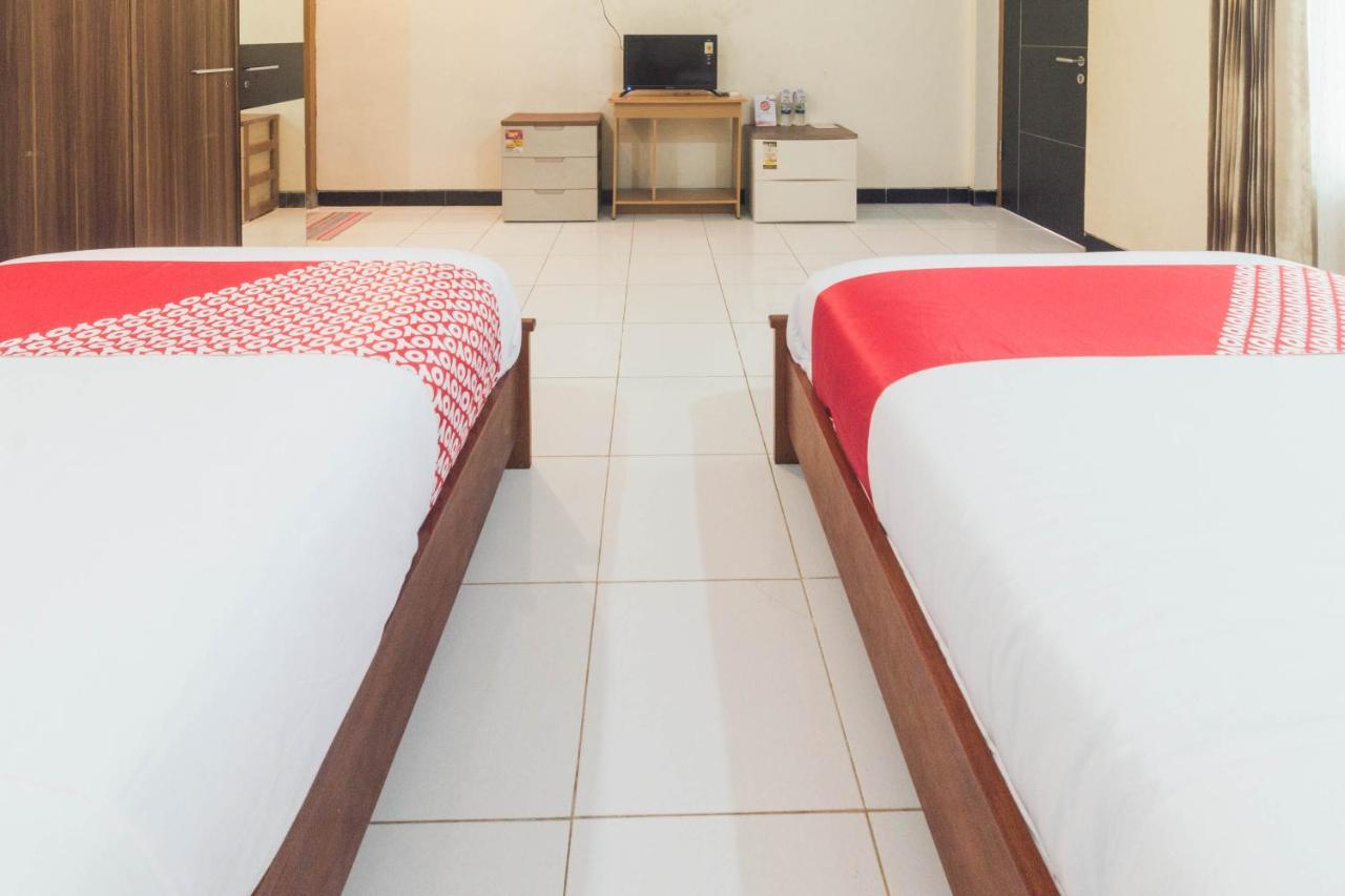 Oyo 1688 Collin Beach Hotel Ambon Exteriör bild