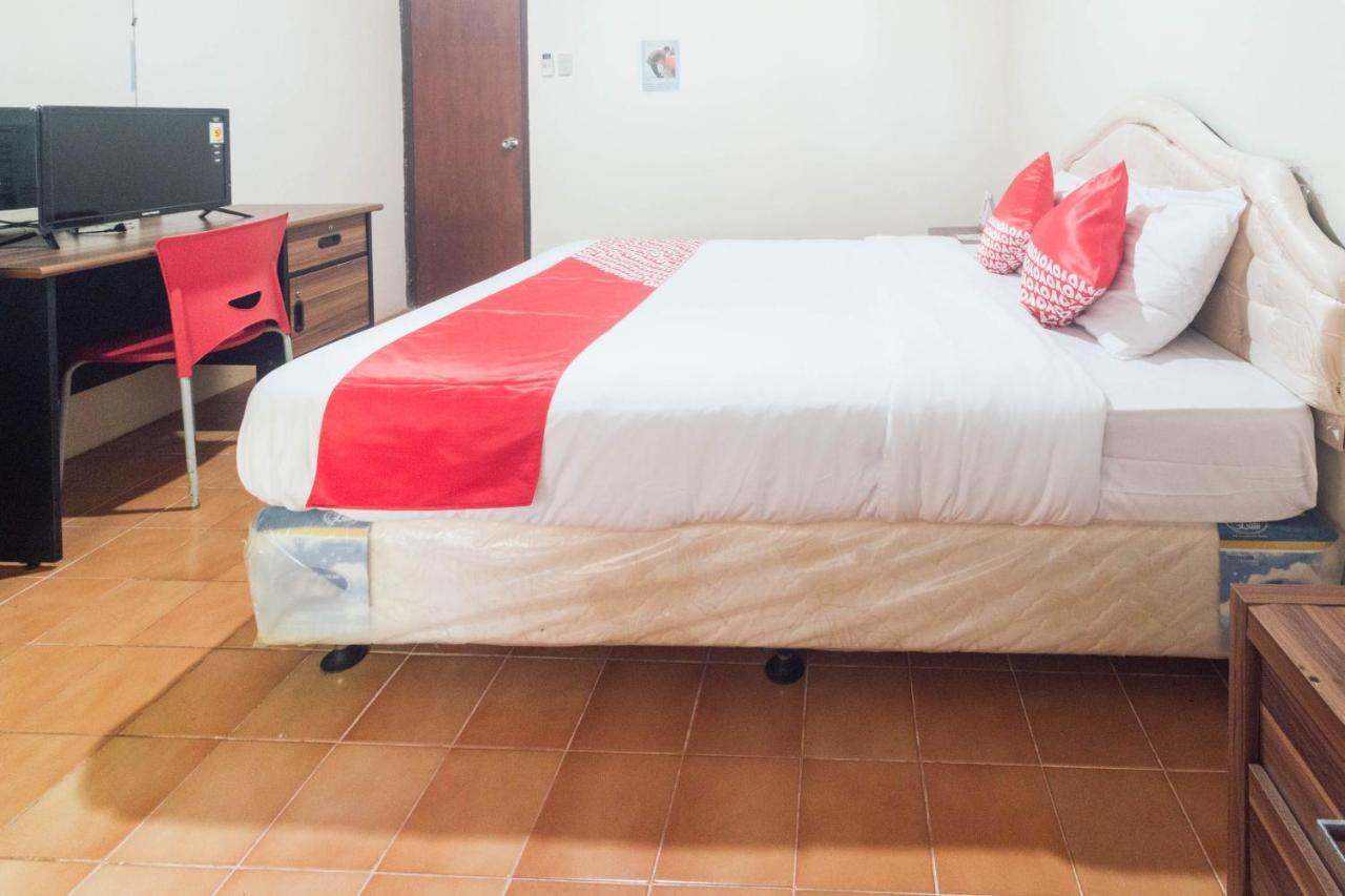 Oyo 1688 Collin Beach Hotel Ambon Exteriör bild