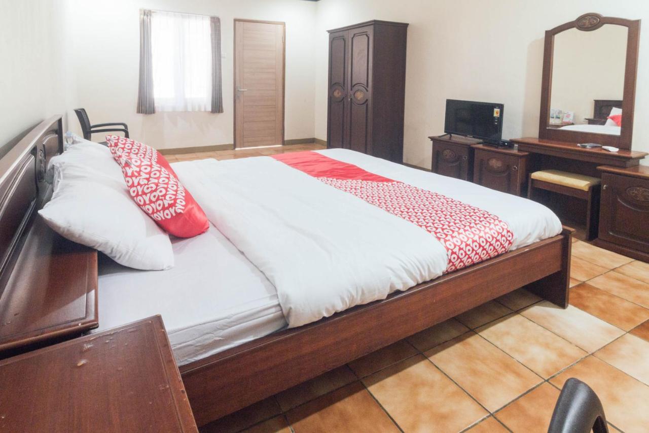 Oyo 1688 Collin Beach Hotel Ambon Exteriör bild